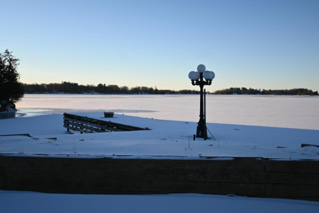 The Gananoque Inn Exterior photo